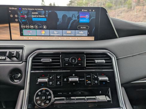 Used 2025 Nissan Armada Platinum Reserve image 16