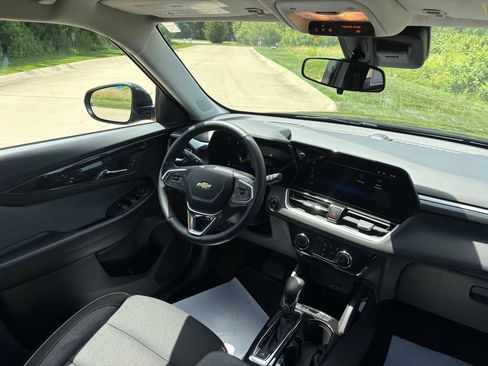 Used 2024 Chevrolet TrailBlazer LT w/ LT Cold Weather Package FWD image 29