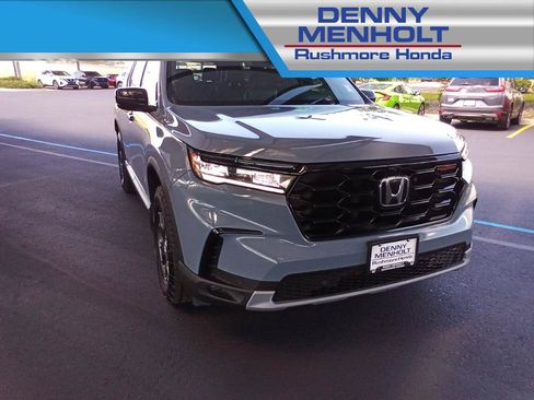 Certified 2025 Honda Pilot TrailSport image 1