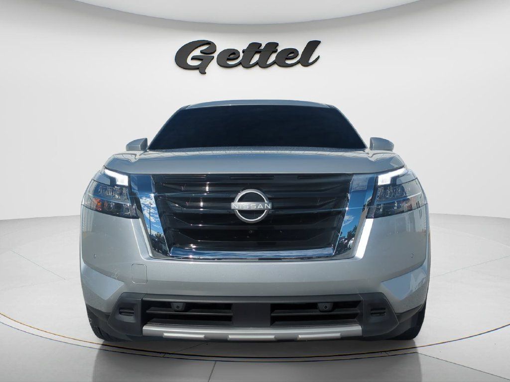 Certified 2024 Nissan Pathfinder SL FWD image 2