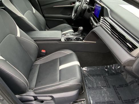 Certified 2025 Toyota Camry SE image 10