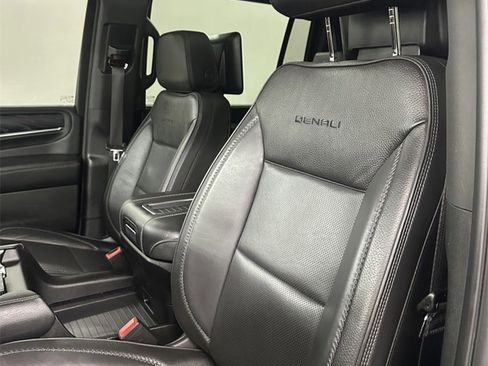 Used 2023 GMC Yukon XL Denali image 13