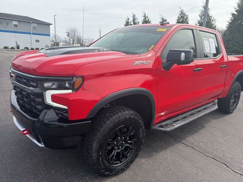 Used 2022 Chevrolet Silverado 1500 ZR2 image 9