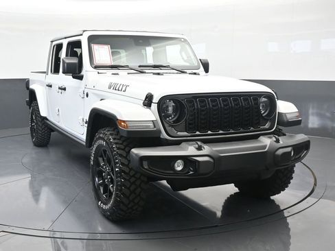 Used 2024 Jeep Gladiator Sport image 9