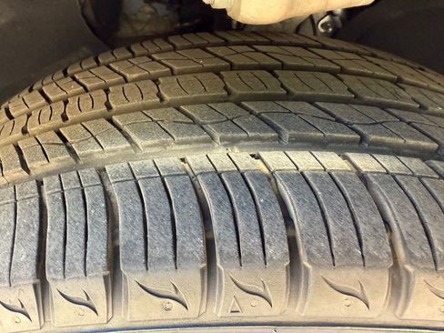 Used 2025 Audi Q5 e Prestige w/ Prestige Package image 9