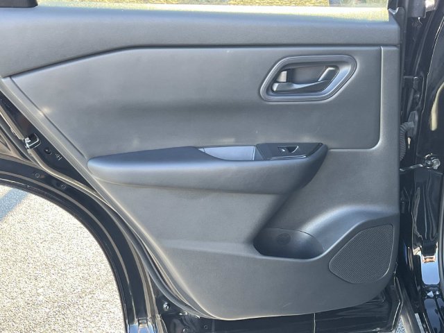 Used 2024 Nissan Rogue S AWD/4WD image 16