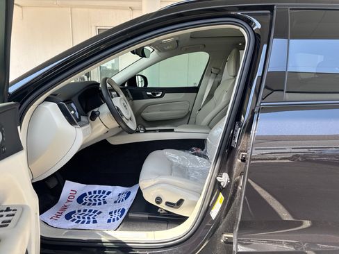 Used 2025 Volvo XC60 B5 Plus w/ Protection Package Premier AWD/4WD image 9