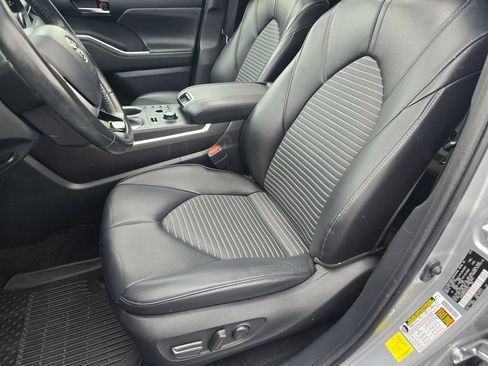 Used 2023 Toyota Highlander XSE AWD/4WD image 17