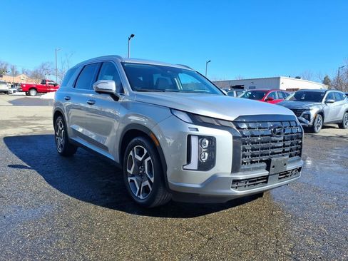Used 2024 Hyundai Palisade SEL w/ Premium Package image 3