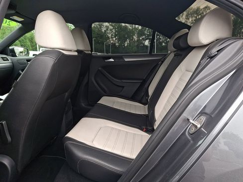 Used 2017 Volkswagen Jetta Sport FWD image 10