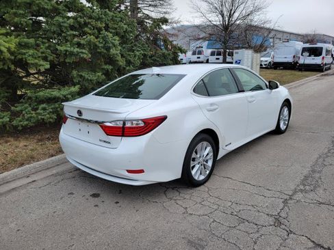 Used 2015 Lexus ES 300h w/ Navigation System Package image 31