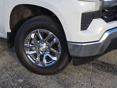 Used 2022 Chevrolet Silverado 1500 LT AWD/4WD image 3