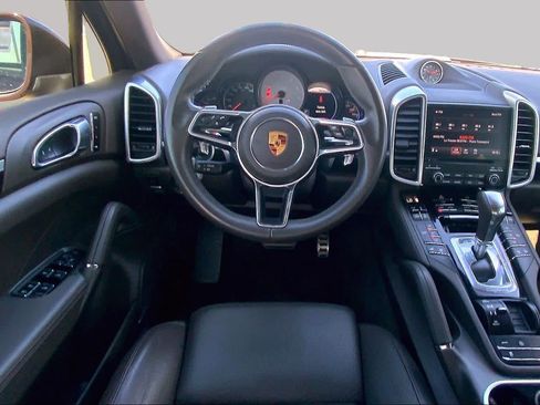 Used 2018 Porsche Cayenne S AWD/4WD image 5