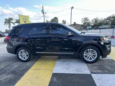Used 2016 Ford Explorer XLT image 4