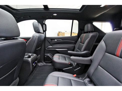 Used 2025 Chevrolet Traverse RS image 10