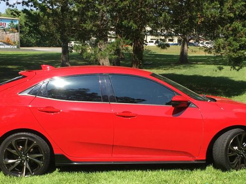 Used 2018 Honda Civic Sport image 7