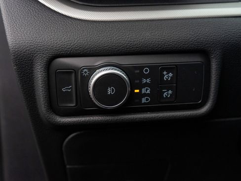 Used 2020 Ford Explorer XLT w/ Equipment Group 202A image 16