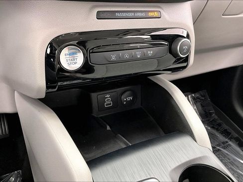 Certified 2025 Ford Escape Active w/ Active Premium Tech Pack FWD image 32