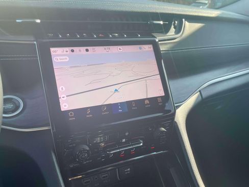 Used 2023 Jeep Grand Cherokee Limited image 27