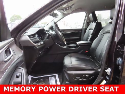 Used 2022 Jeep Grand Cherokee L Limited image 17