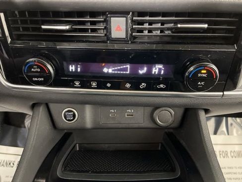 Used 2022 Nissan Rogue SV image 26