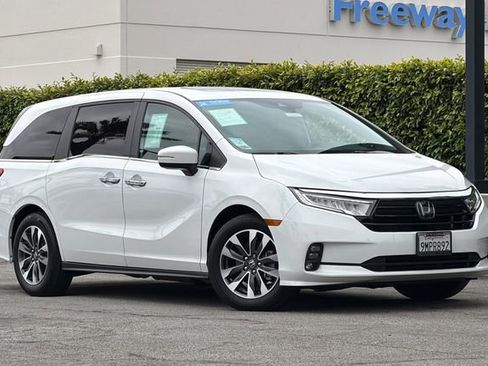 Certified 2024 Honda Odyssey EX-L image 2