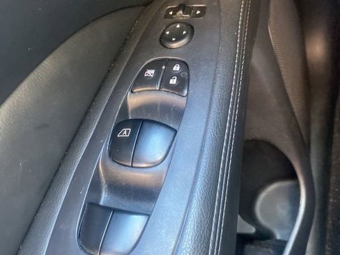 Used 2018 Nissan Pathfinder S image 14