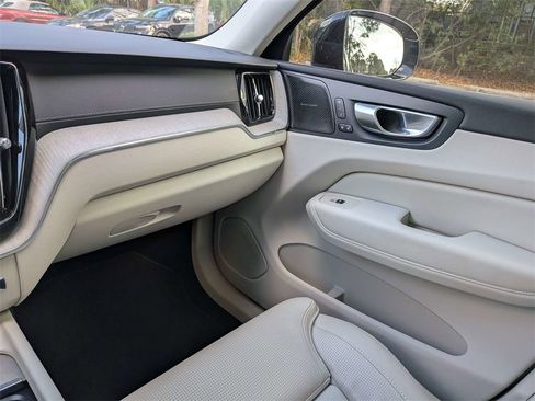 Certified 2023 Volvo XC60 B5 Ultimate w/ Climate Package image 16