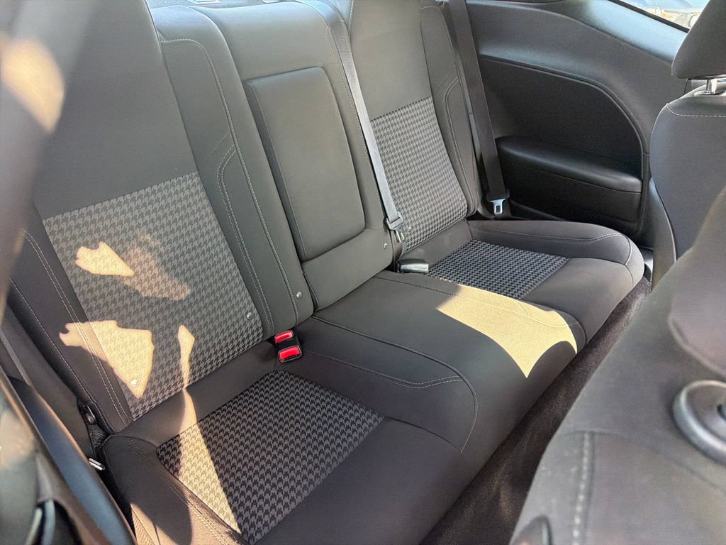 Used 2018 Dodge Challenger SXT RWD image 39