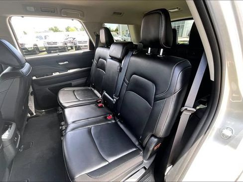 Certified 2025 Nissan Pathfinder SL FWD image 19