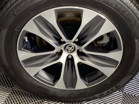 Used 2021 Toyota Highlander XLE image 31