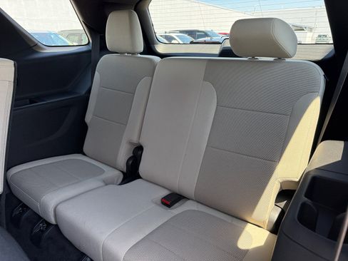 Used 2022 Chevrolet Traverse LS AWD/4WD image 21
