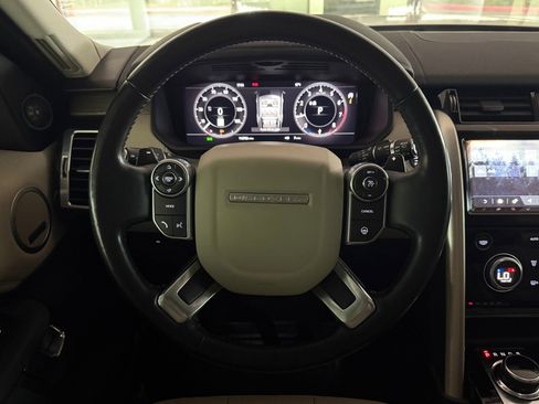 Used 2018 Land Rover Discovery HSE AWD/4WD image 16
