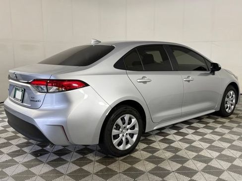 Used 2024 Toyota Corolla LE FWD image 5