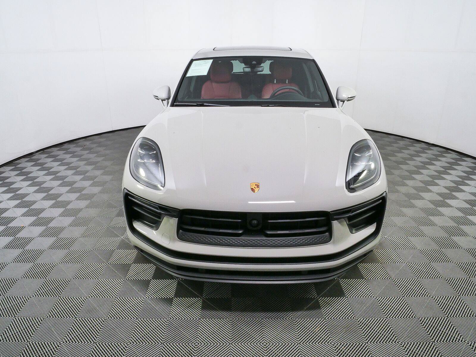 Certified 2026 Porsche Macan AWD/4WD image 32