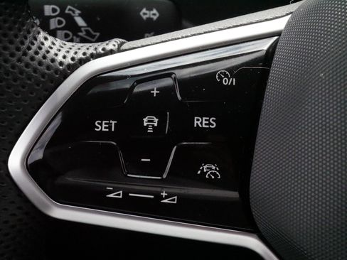 Used 2024 Volkswagen Tiguan SE R-Line w/ MDO Package, Two-Row AWD/4WD image 25
