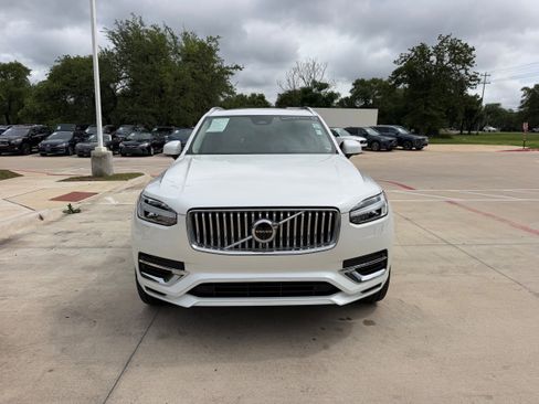 Certified 2025 Volvo XC90 T8 Ultra w/ Protection Package Premier AWD/4WD image 8