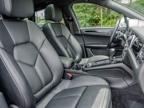 Used 2024 Porsche Macan AWD/4WD image 22