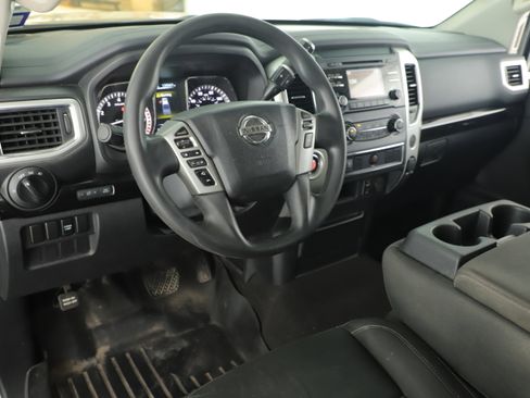 Used 2017 Nissan Titan SV image 13