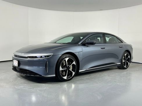 Used 2024 Lucid Air Touring image 3