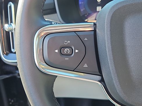 Used 2025 Volvo XC40 B5 Ultra w/ Climate Package image 19