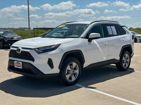 Used 2025 Toyota RAV4 XLE FWD image 7