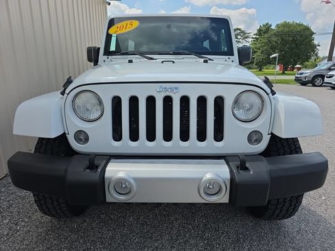 Used 2015 Jeep Wrangler Unlimited Sahara w/ Connectivity Group AWD/4WD image 12