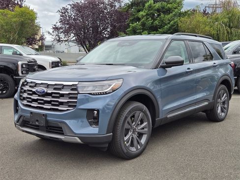 New 2025 Ford Explorer Active w/ Active Comfort Package image 1