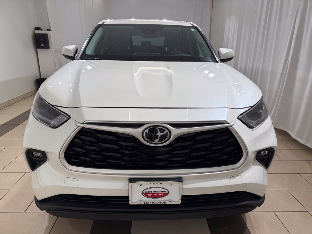 Used 2021 Toyota Highlander LE AWD/4WD image 8