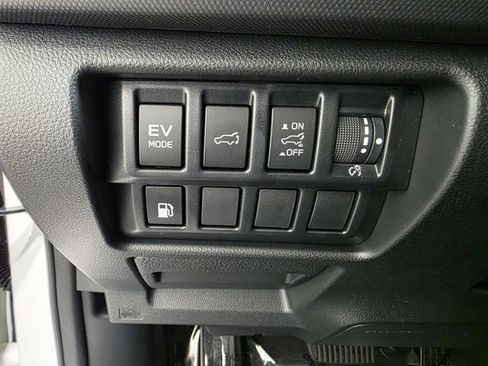 Certified 2025 Subaru Forester Limited w/ Popular Package image 18