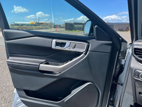Used 2023 Ford Explorer Limited image 18