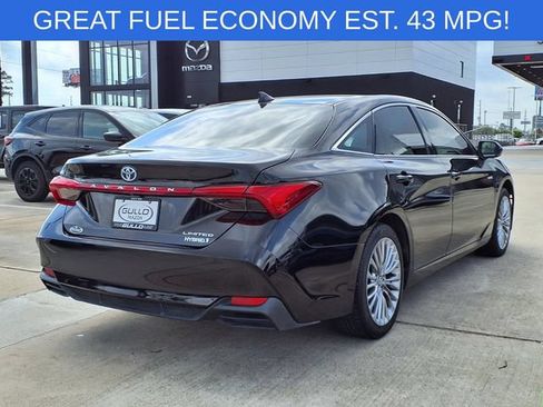 Used 2019 Toyota Avalon Limited FWD image 2