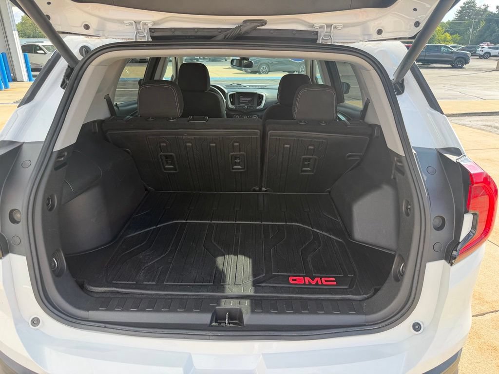 Used 2022 GMC Terrain SLE w/ Driver Convenience Package FWD image 9