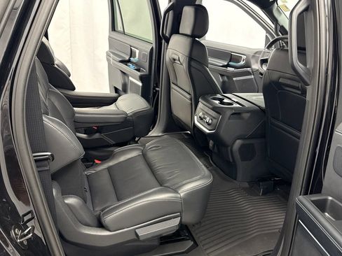 Used 2025 Ford Expedition Max Platinum w/ Stealth Performance Package AWD/4WD image 32